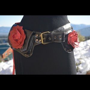 Gorgeous leather rose utility belt